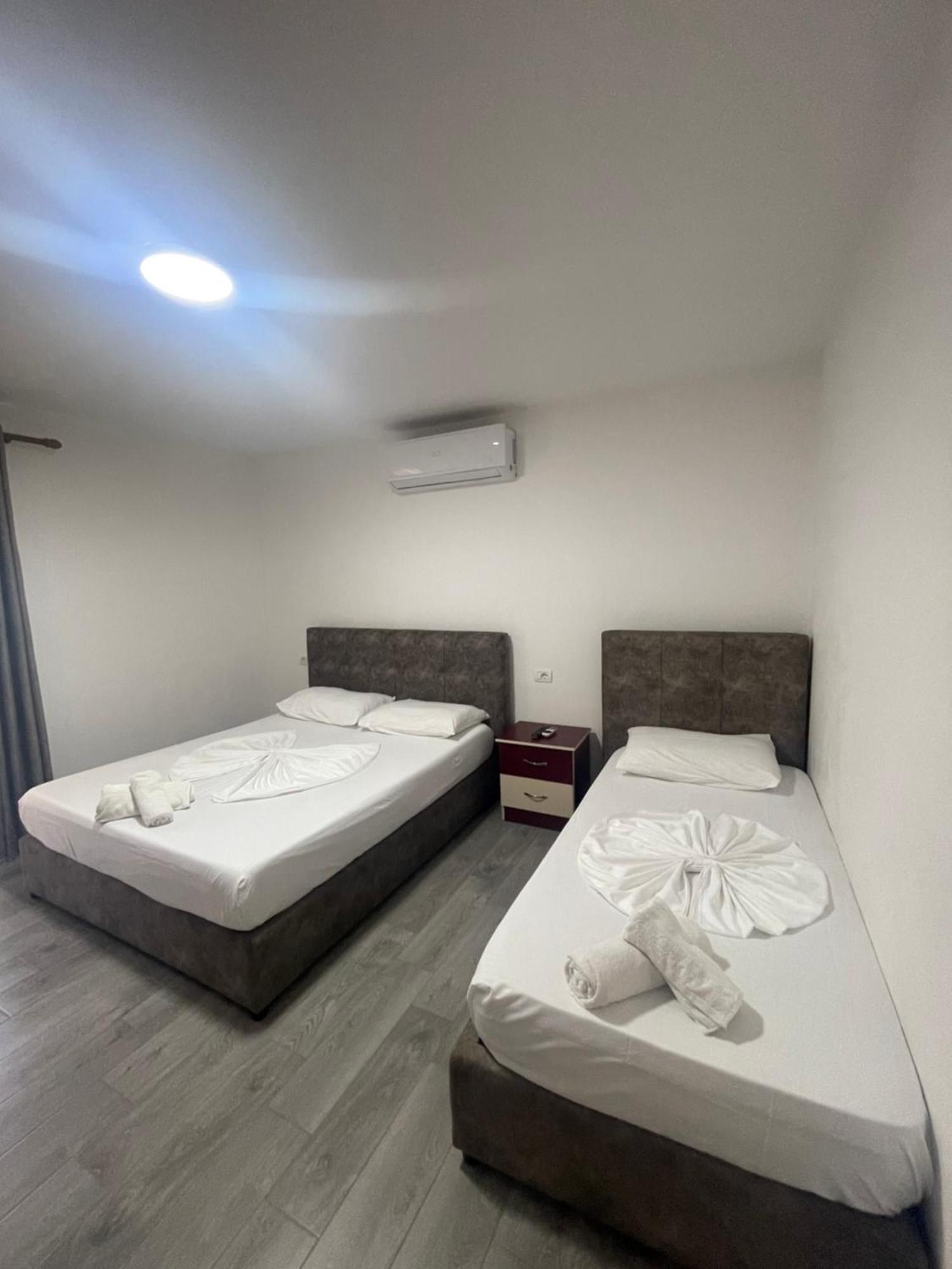 Vila Vladi Durrës Exterior foto
